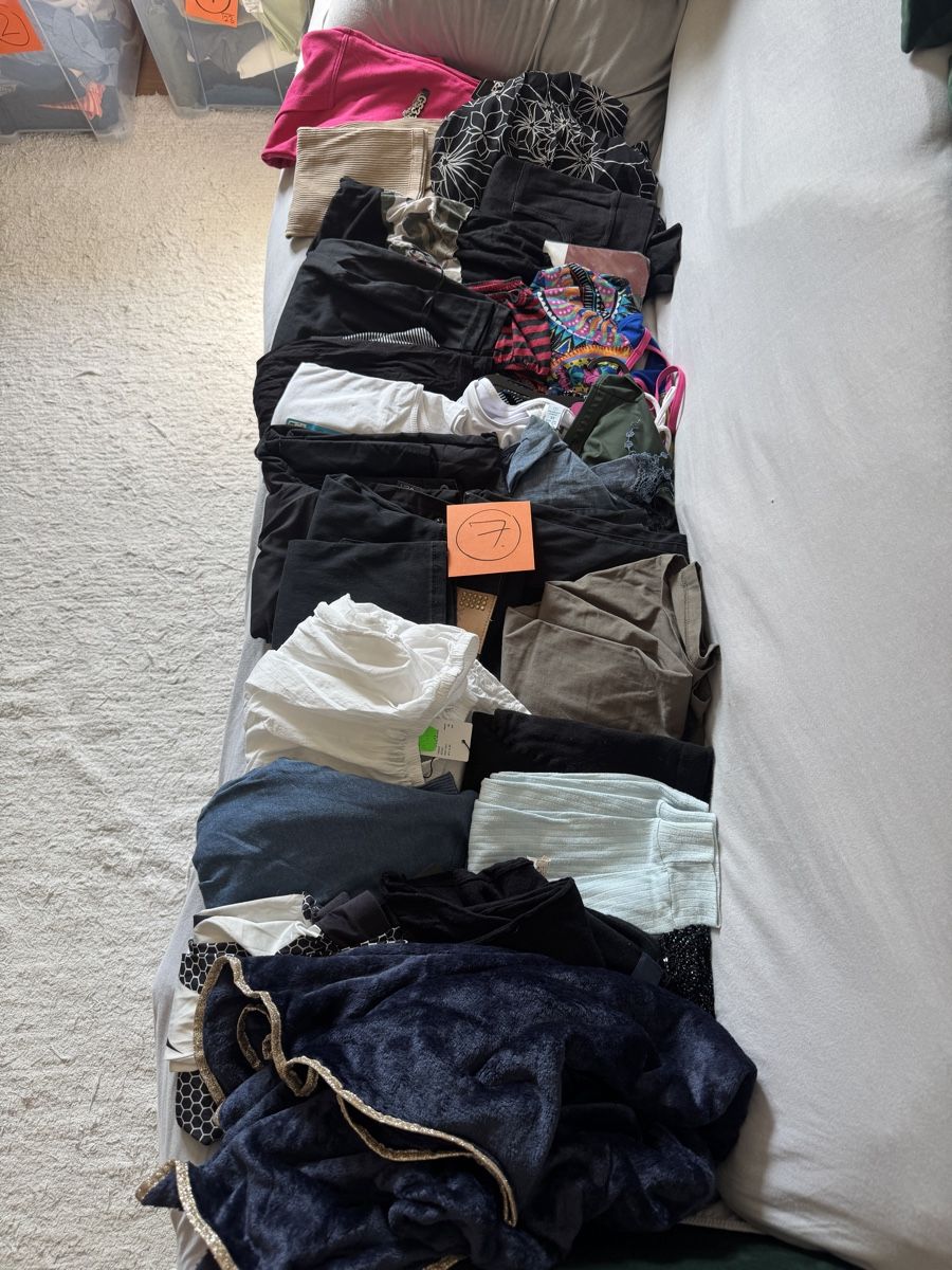Lots de vêtements: Kleiderpaket 7 Grösse S – D'occasion à Endingen par Mira-Nur