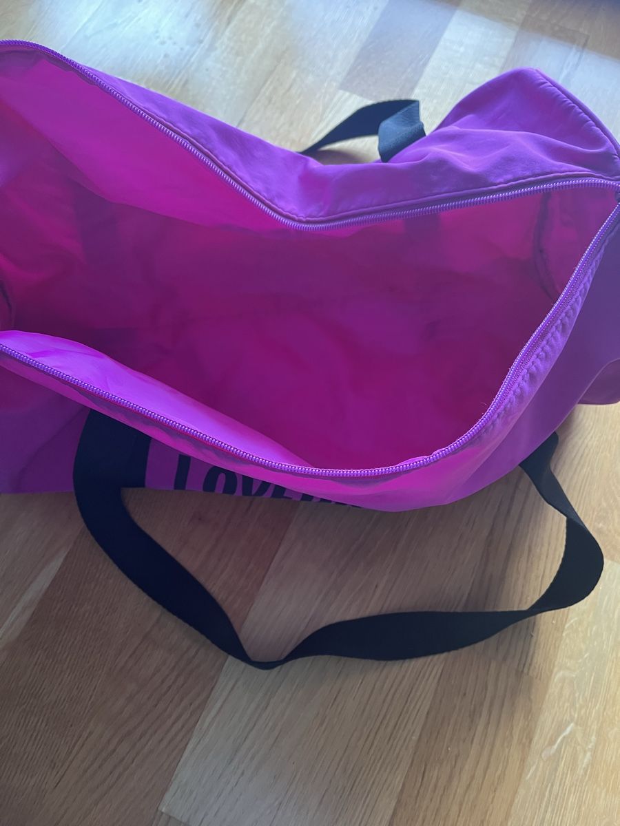 Borse da donna: Diesel Loverdose gym bag – Usato da Kreuzlingen venduto da Hildah 2