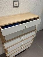 Hübsches, praktisches Regal mit 6 Schubladen