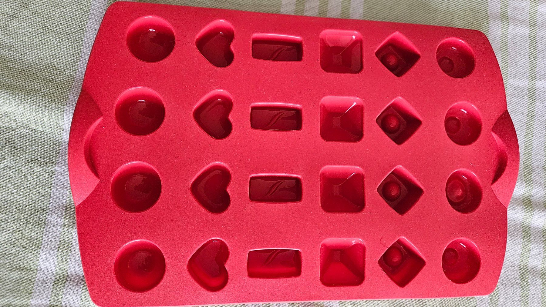 Tupperware Teglie da forno: Tupperware moule à pralinés – Nuovo e nell'imballaggio originale da Peyres-Possens venduto da vevette65 1