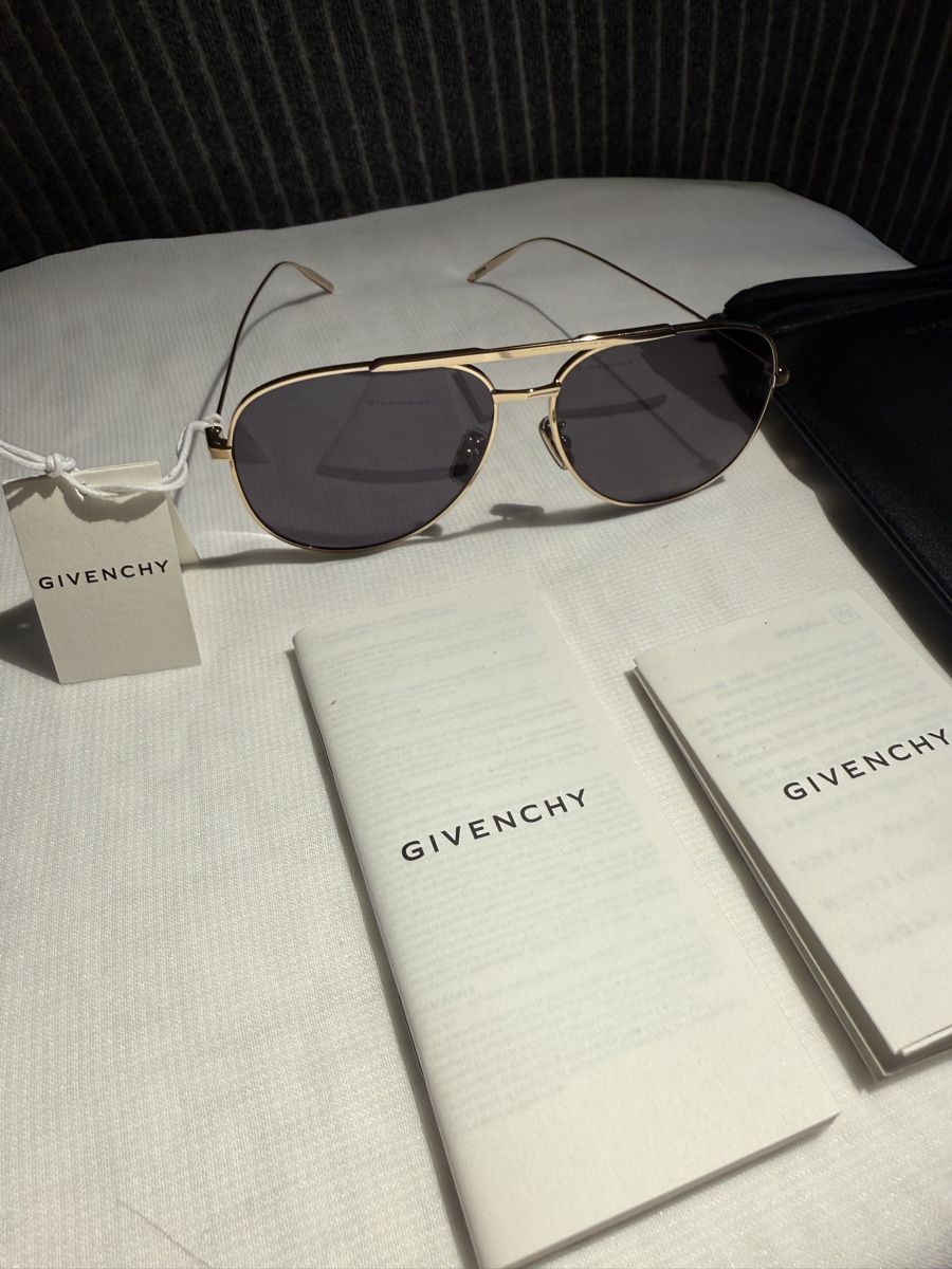 Givenchy Occhiali & Lenti: Givenchy Sunglasses Aviator Gold New – Nuovo e nell'imballaggio originale da Wädenswil venduto da BebaGlow 2