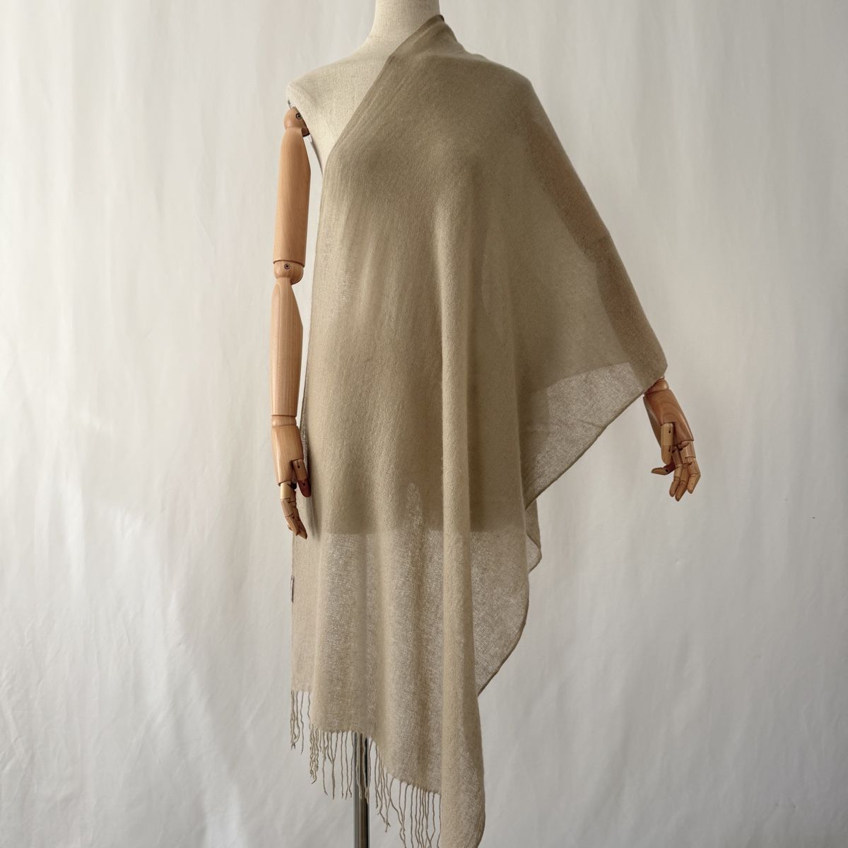 Hemisphere Foulard & Sciarpe: HEMISPHERE Cashmere Scarf – Nuovo (secondo la descrizione) da Emmen venduto da Colette-Juliette 1