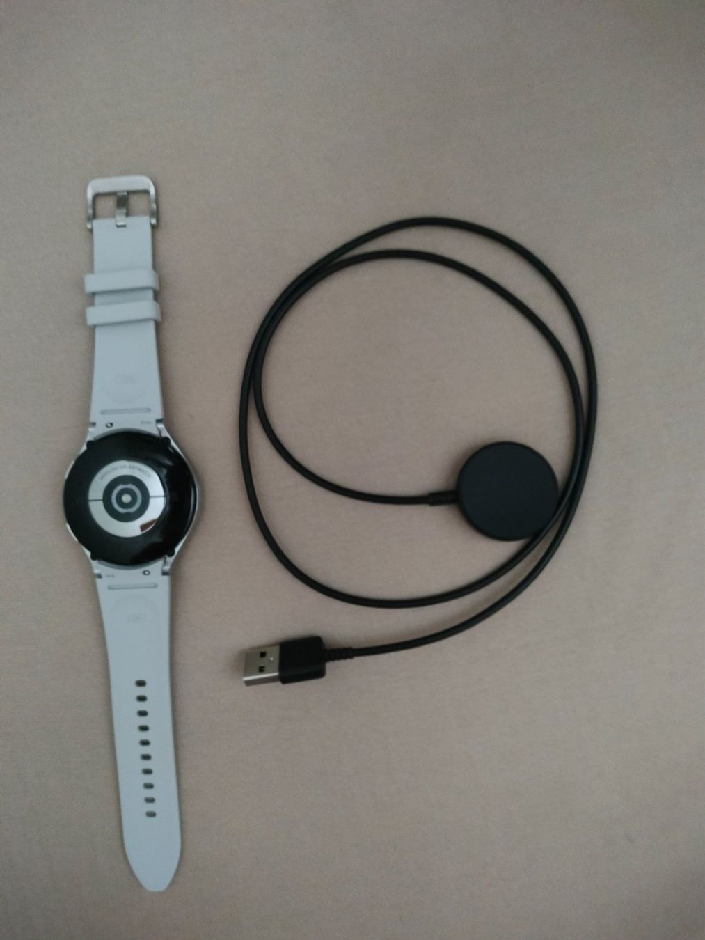 Samsung Smartwatch: Samsung Galaxy Watch4 classic – Nuovo (secondo la descrizione) da Dättlikon venduto da Meierbande 4