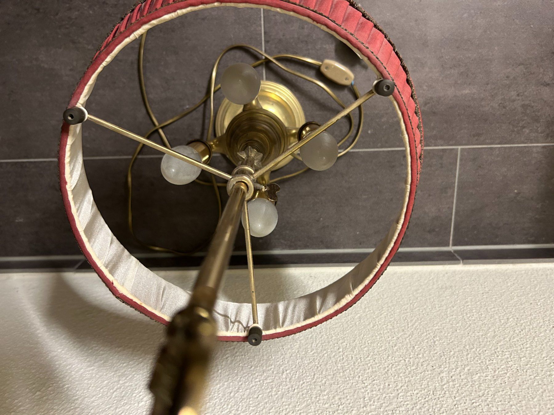 Lampade: Antike Tischlampe mit verstellbarem Lampenschirm – Usato da Hagendorn venduto da Teora66 2