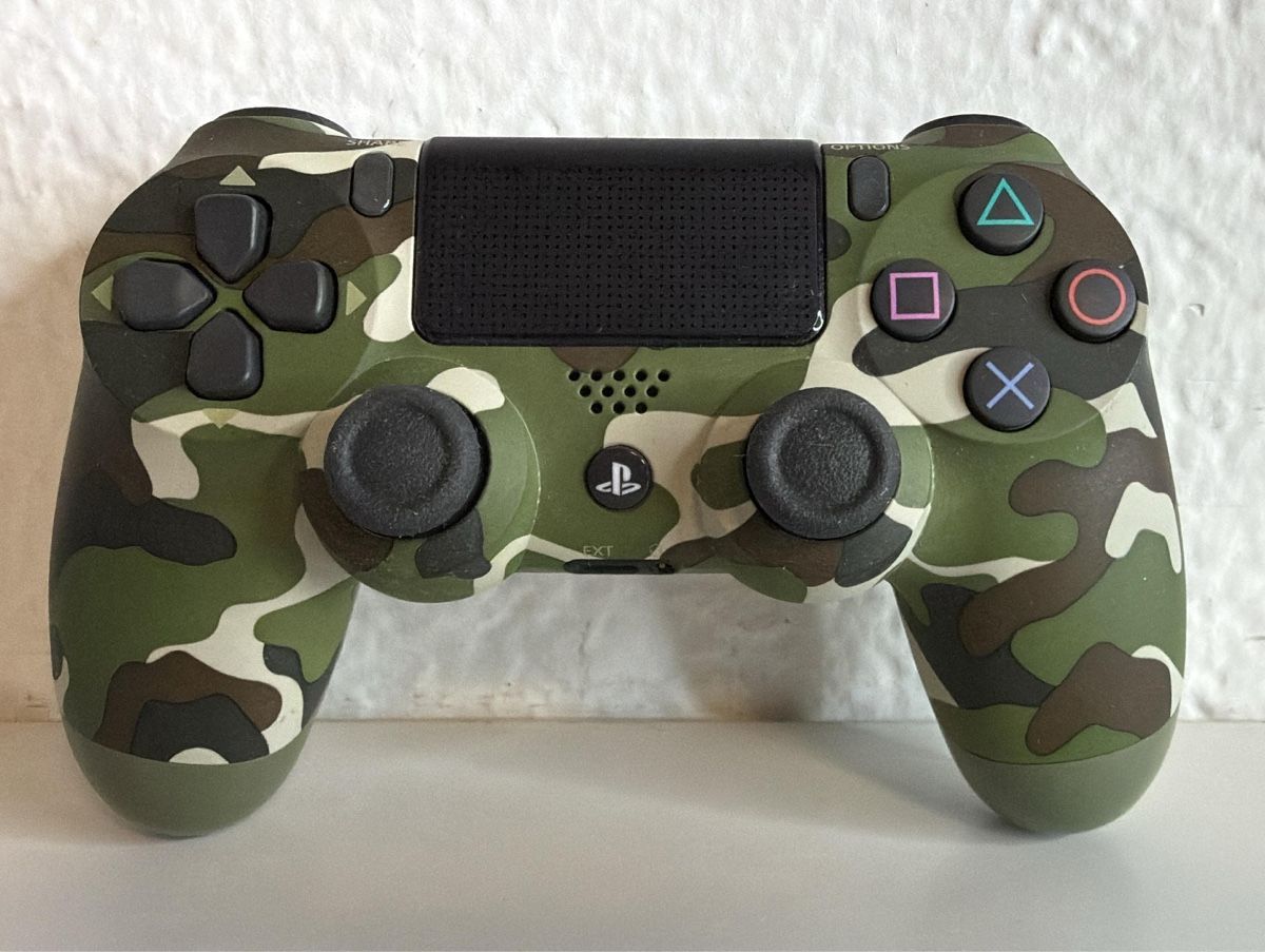 Sony Controller: PS4 Controller - Camouflage Green 🎮 – Gebraucht aus Ehrendingen von bubulence