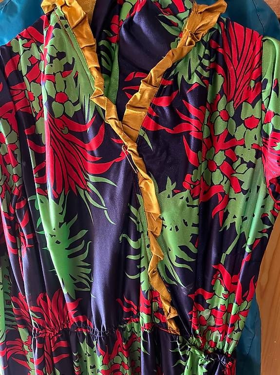 Costumes: Fasnachtsgewand – D'occasion à Nottwil par Frontal 1