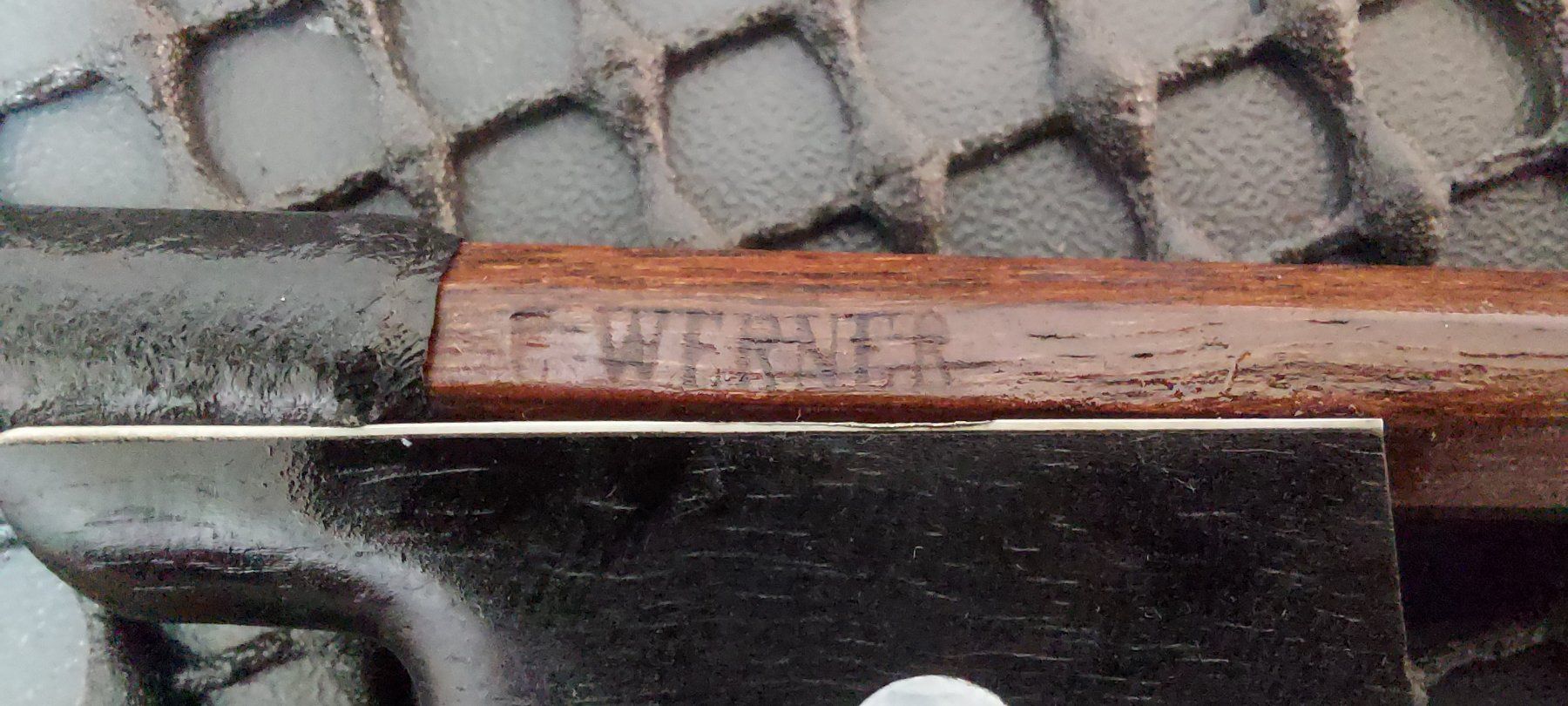 Strumenti musicali: 4/4 Geigenbogen E.WERNER fernambuco 73,5 cm , 55 gr. – Usato da Glattbrugg venduto da Swissmusik 3