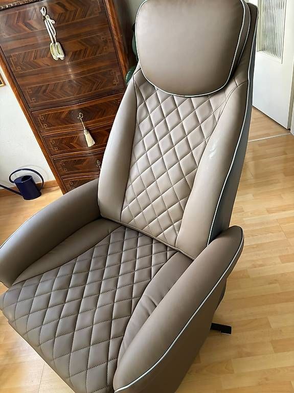 Sessel: Massagesessel mit Wärmefunktion – Neu (gemäss Beschreibung) aus Uster von Carum 2