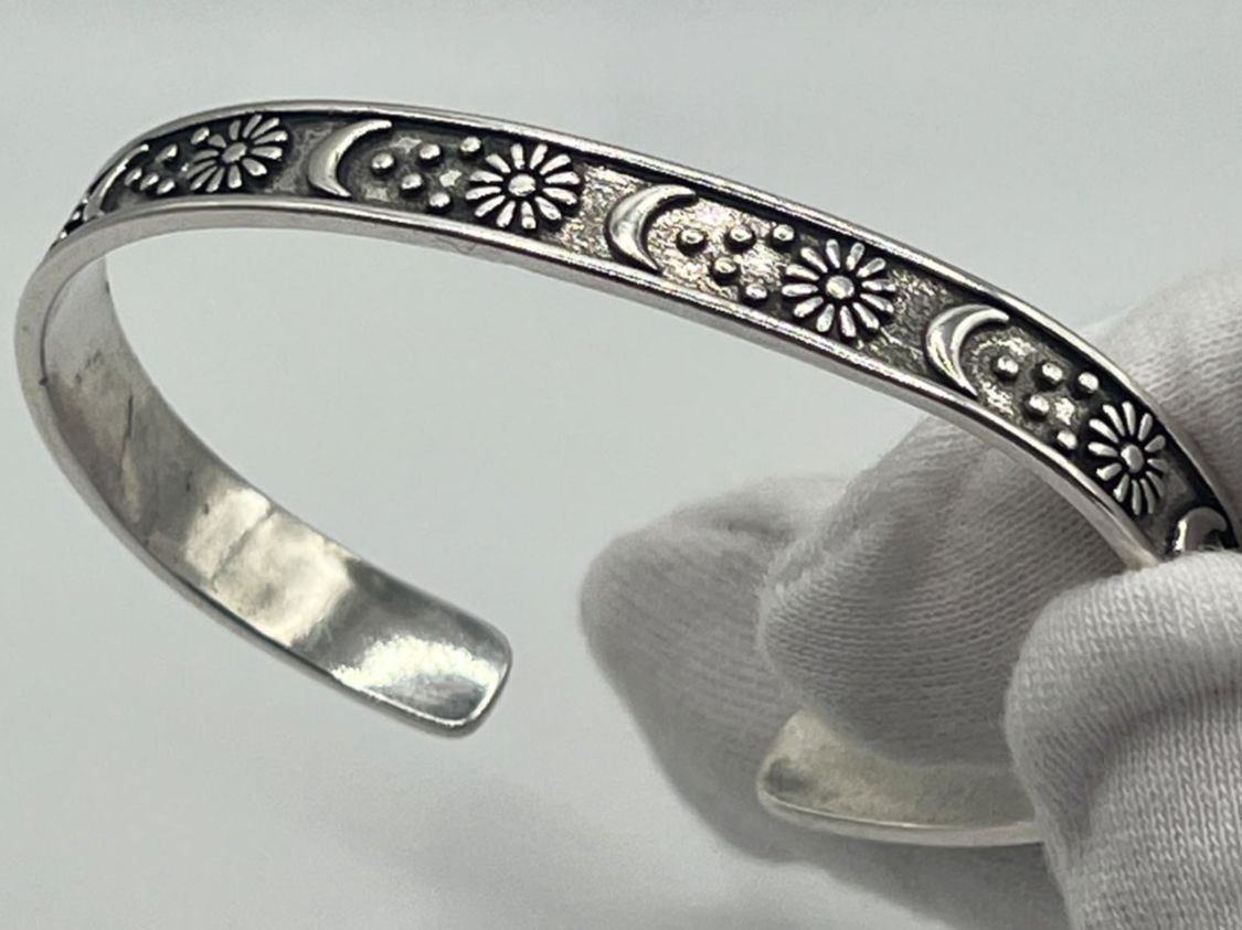 Bracciali & Braccialetti: Bracelet Jonc Ouvert en Argent 925 – Usato da Praz (Vully) venduto da VVSWISS