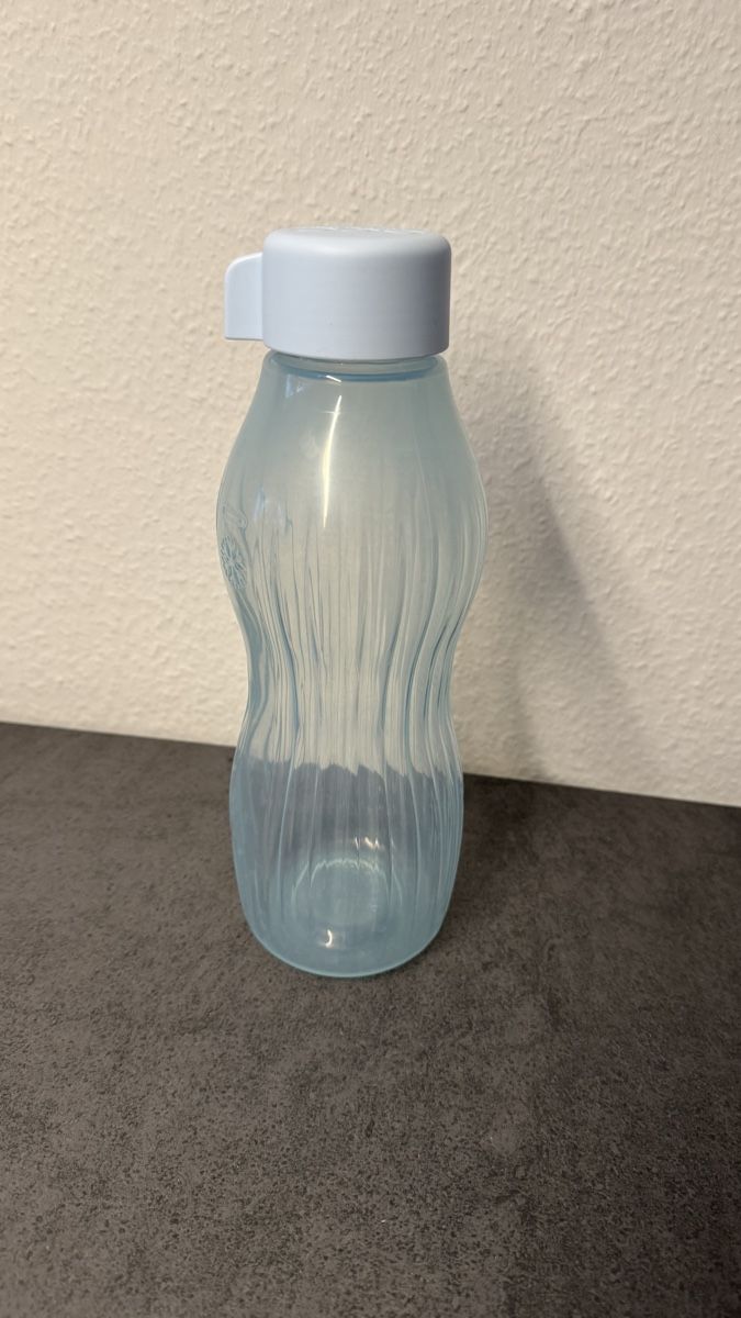 Tupperware Borracce & Thermos: Tupperware Trinkflasche blau 880ml – Usato da Dübendorf venduto da lilmissprincess