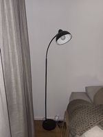 Schwarze Stehlampe