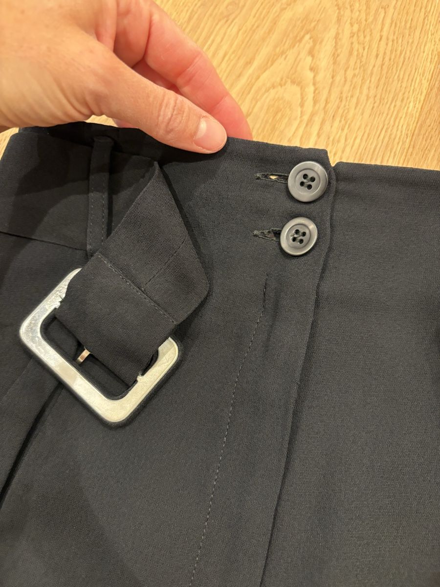 Pantaloni: Byblos black shorts – Usato da St. Gallen venduto da ott_f827 5