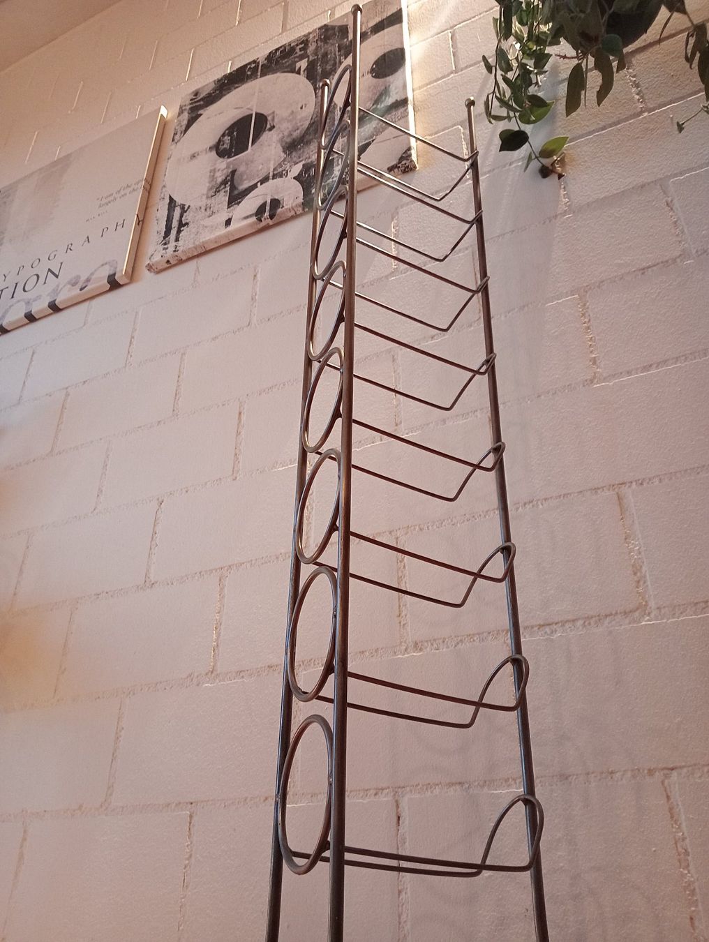 Scaffali: Weinflaschen Gestell, Designregal – Usato da St.Niklausen LU venduto da Wirdbereitsverwendet