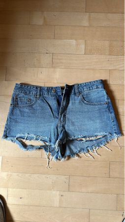 Coole Jeans Shorts mit Fransen, Grösse 38