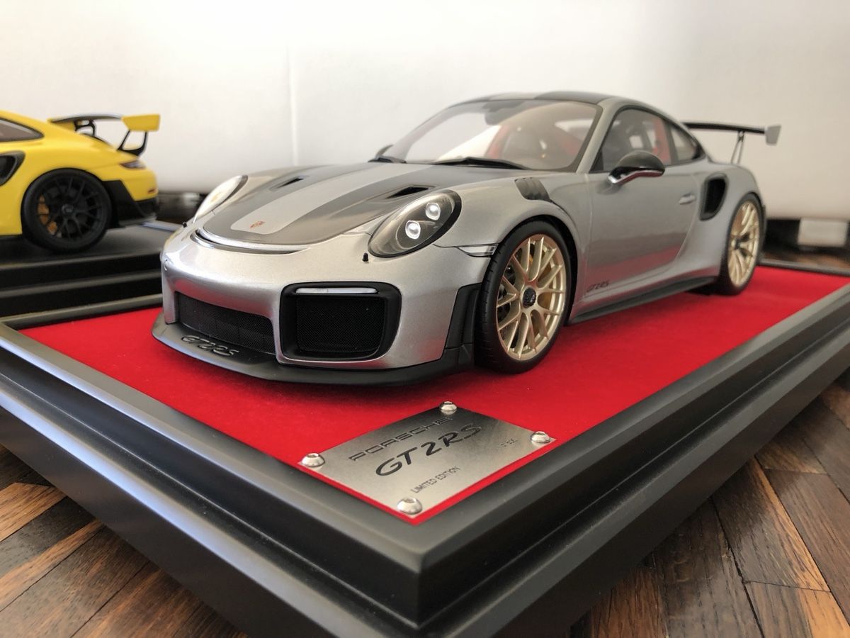 Spark Modellini d'auto: Porsche GT2 RS 1:12 Spark – Nuovo (secondo la descrizione) da Andwil TG venduto da LBJ1981 1