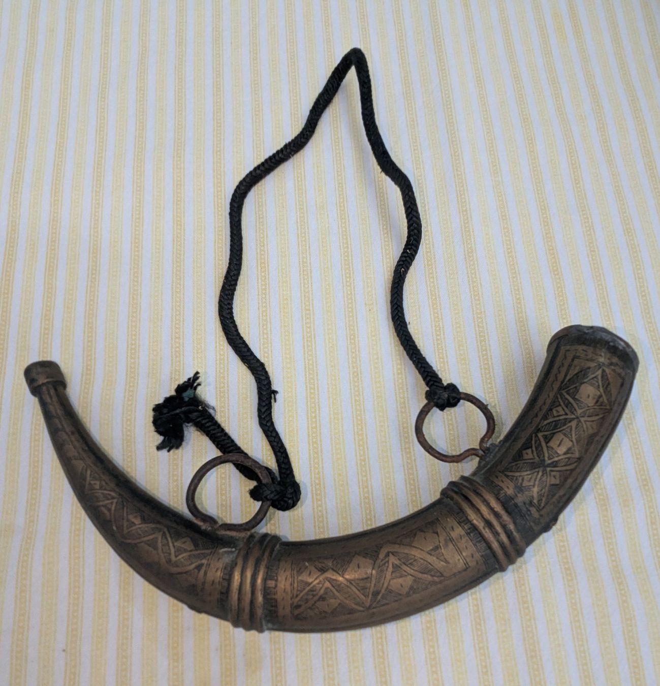 Bottiglie: Antikes Pulverhorn Orientalisch – Usato da Giffers venduto da agu25 1