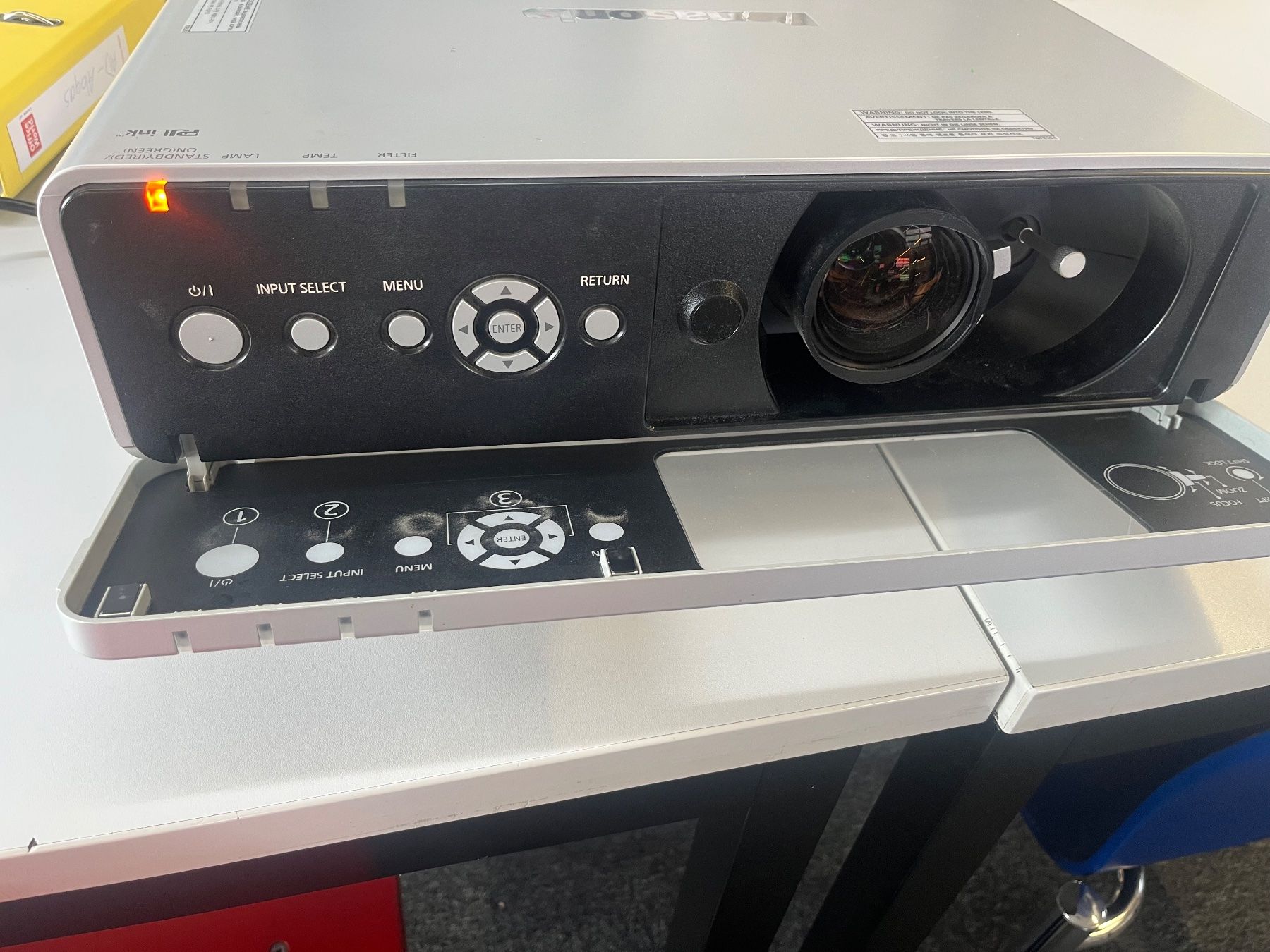 Panasonic Videoprojektoren: Beamer – Gebraucht aus Hitzkirch von LC-Hitzkirch 1