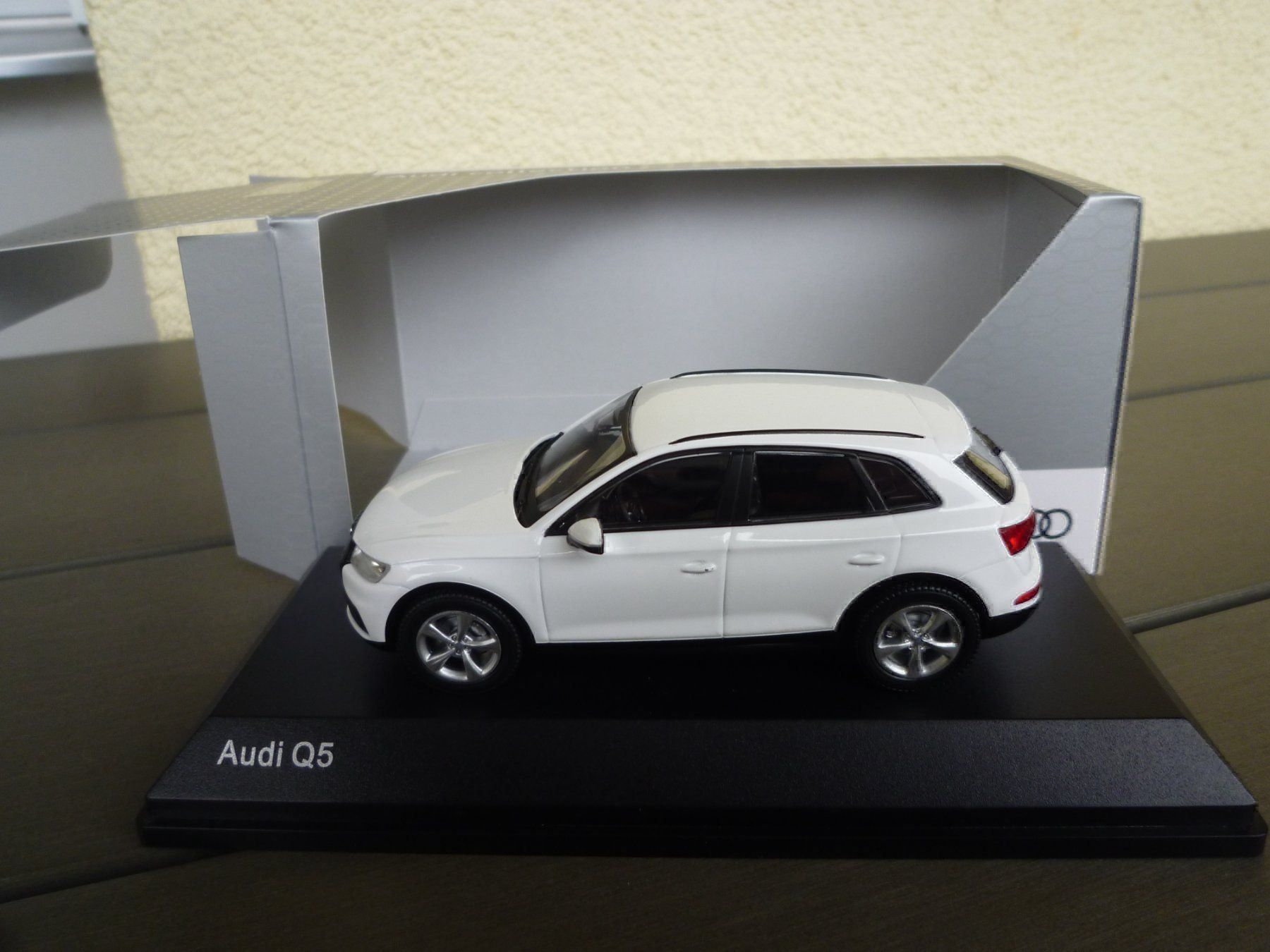 Modellini d'auto: Audi Q5 – Nuovo e nell'imballaggio originale da Flawil venduto da Imperiosud 1