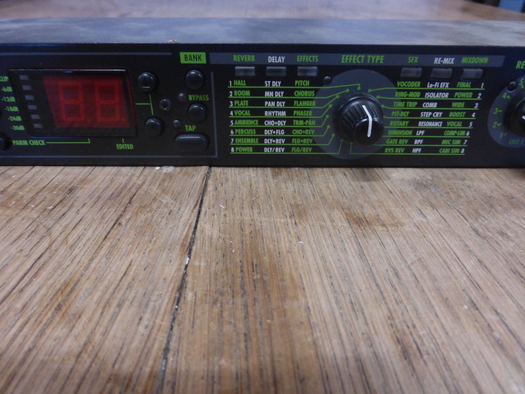 Strumenti musicali: Zoom RFX 2000 Multieffektgerät Audio FX – Usato da Zumikon venduto da psisound 2