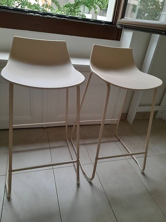Hochstühle: Chaises hautes de bar beiges – Gebraucht aus Carouge GE von cor_6dh7 2