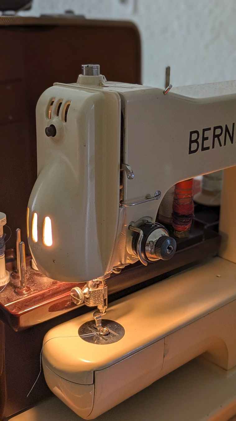 Bernina Macchine da cucire: Machine à coudre Bernina vintage – Usato da Orsieres venduto da IndianaJones50a 1