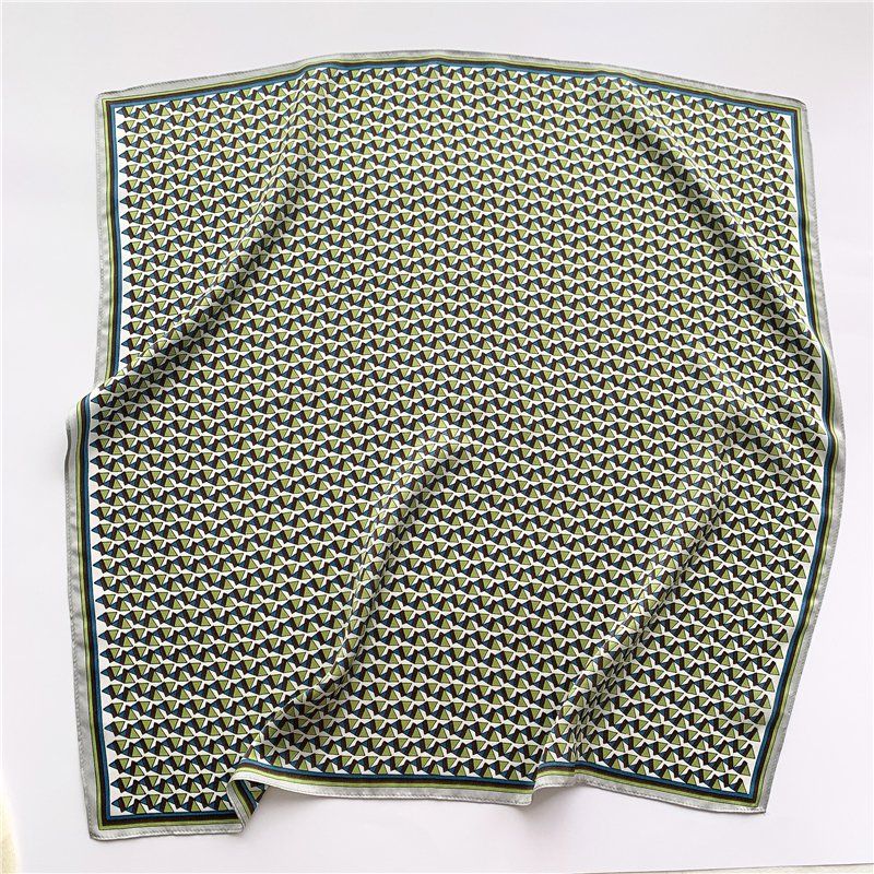 Foulard & Sciarpe: New 68cm 100% Silk Scarf, Green Mini Triangles Neckscarf – Nuovo e nell'imballaggio originale da Baar venduto da virginiablossoms 2