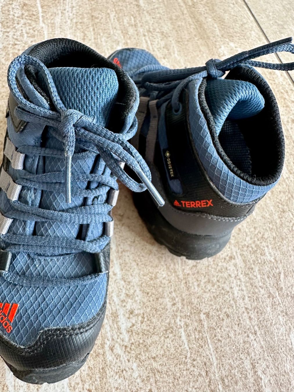 Adidas Scarpe per ragazzi: ADIDAS Terrex wasserdichte Wanderschuhe, Gr. 25 – Usato da Dübendorf venduto da liism 2