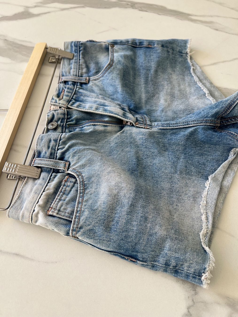 Zara Jeans: Zara Denim Shorts – Usato da Ebmatingen venduto da Charliz 9