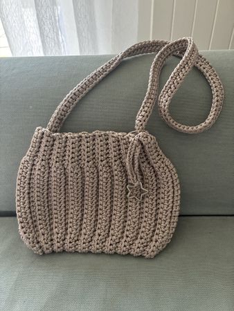Handgefertigte Tasche in Taubengrau