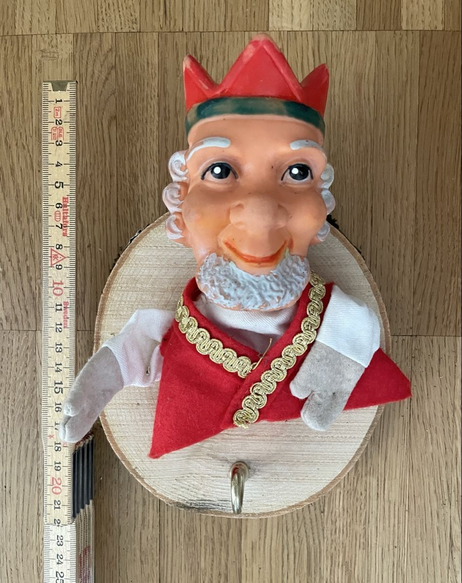 Guardaroba: Garderobe mit Kasperli Figur – Usato da Zürich venduto da Refereefair 3