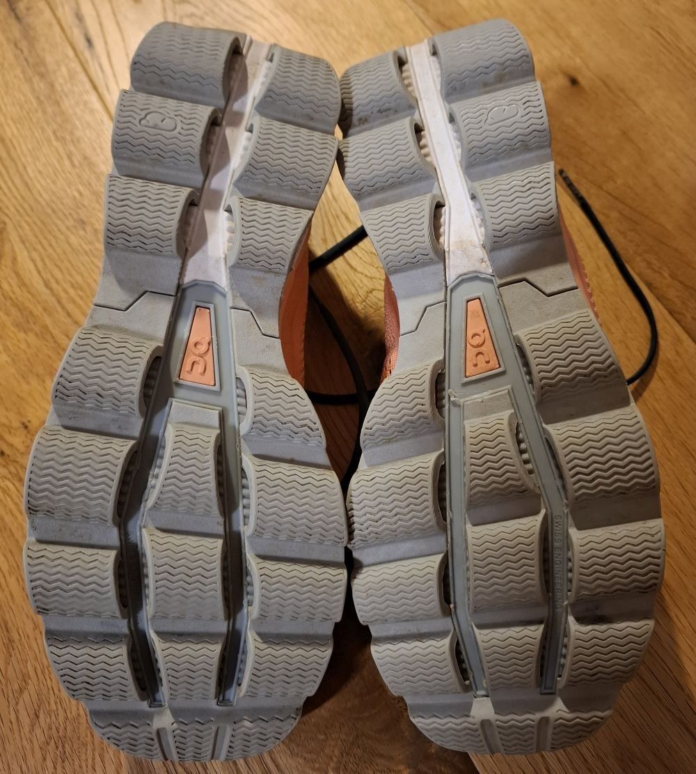 On Scarpe da uomo: On Laufschuhe, Freizeitschuhe Grösse 42 – Usato da Rickenbach SZ venduto da Pinguin73 2