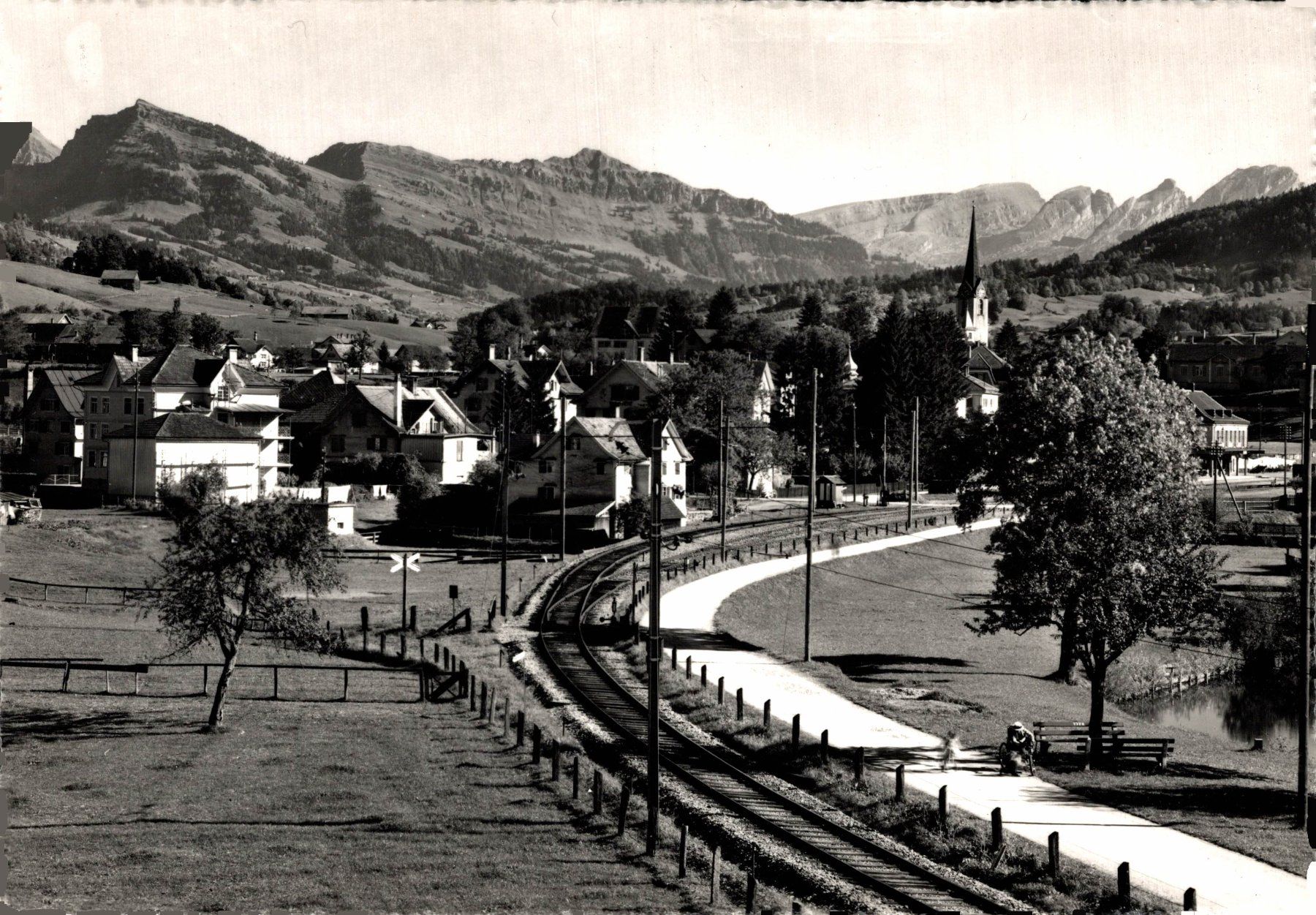 Cartoline postali: Ebnat-Kappel mit Churfirsten – Usato da Bronschhofen venduto da Astore