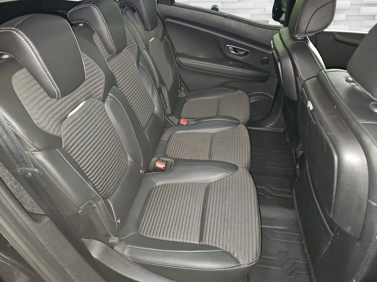 Renault Automobili: RENAULT Scénic 1.3 TCe 160 Intens – Usato da Conthey venduto da garagedunord 8