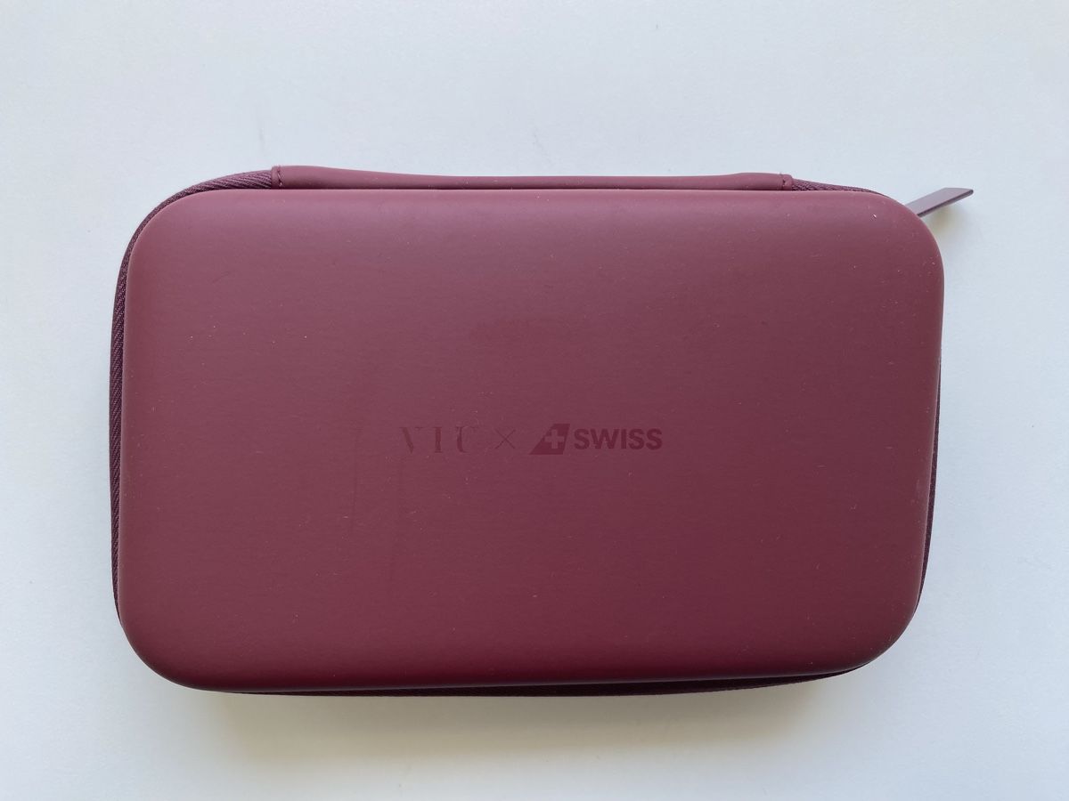 Trousses de maquillage: SWISS BUSINESS CLASS AMENITY KIT NEU – Neuf avec emballage d'origine à Malters par Kuettel1 2