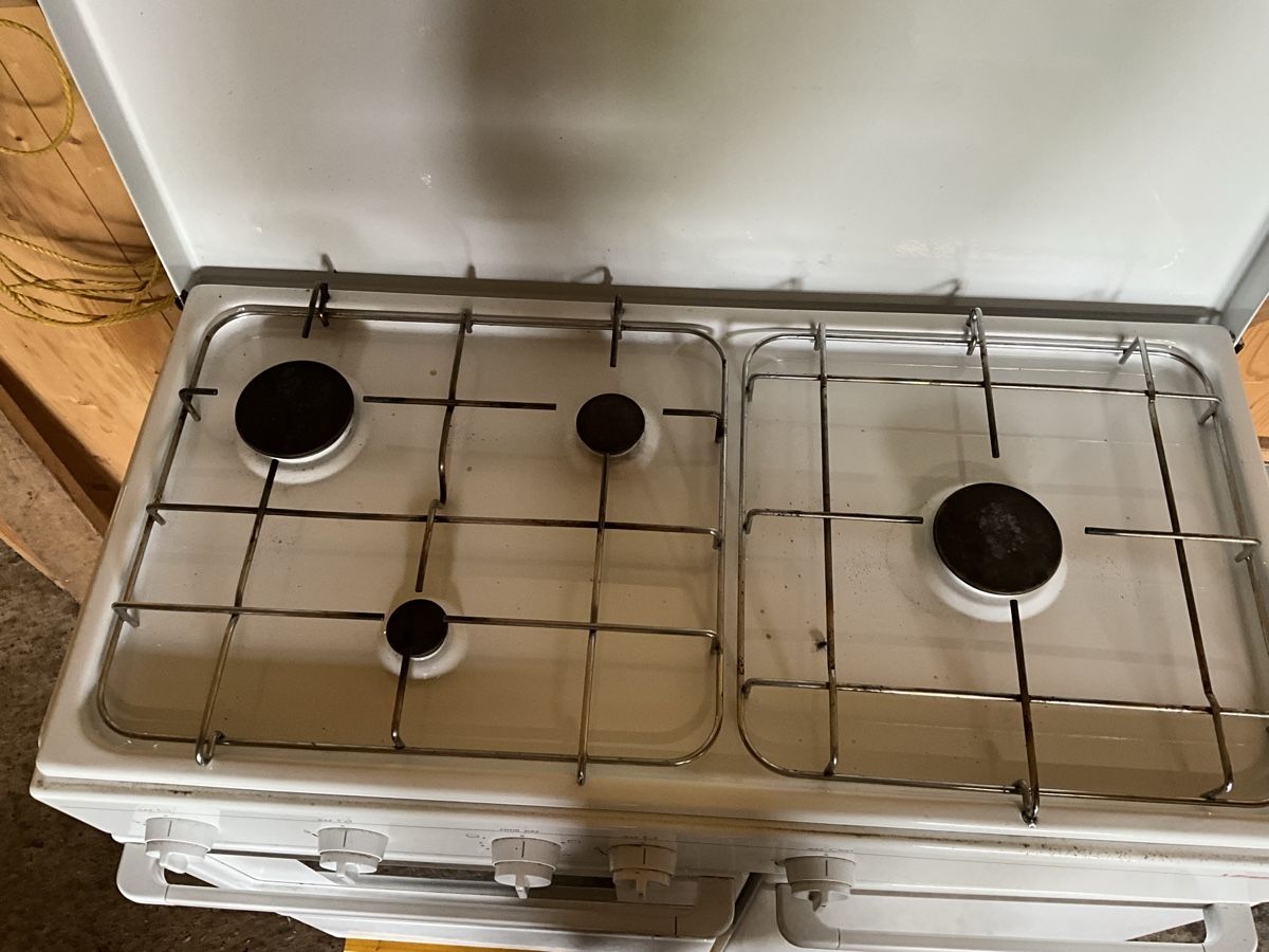 Cucine: Mobiler Gaskochherd mit Backofen & vier Kochplatten – Usato da Biel/Bienne venduto da Projektorium 3