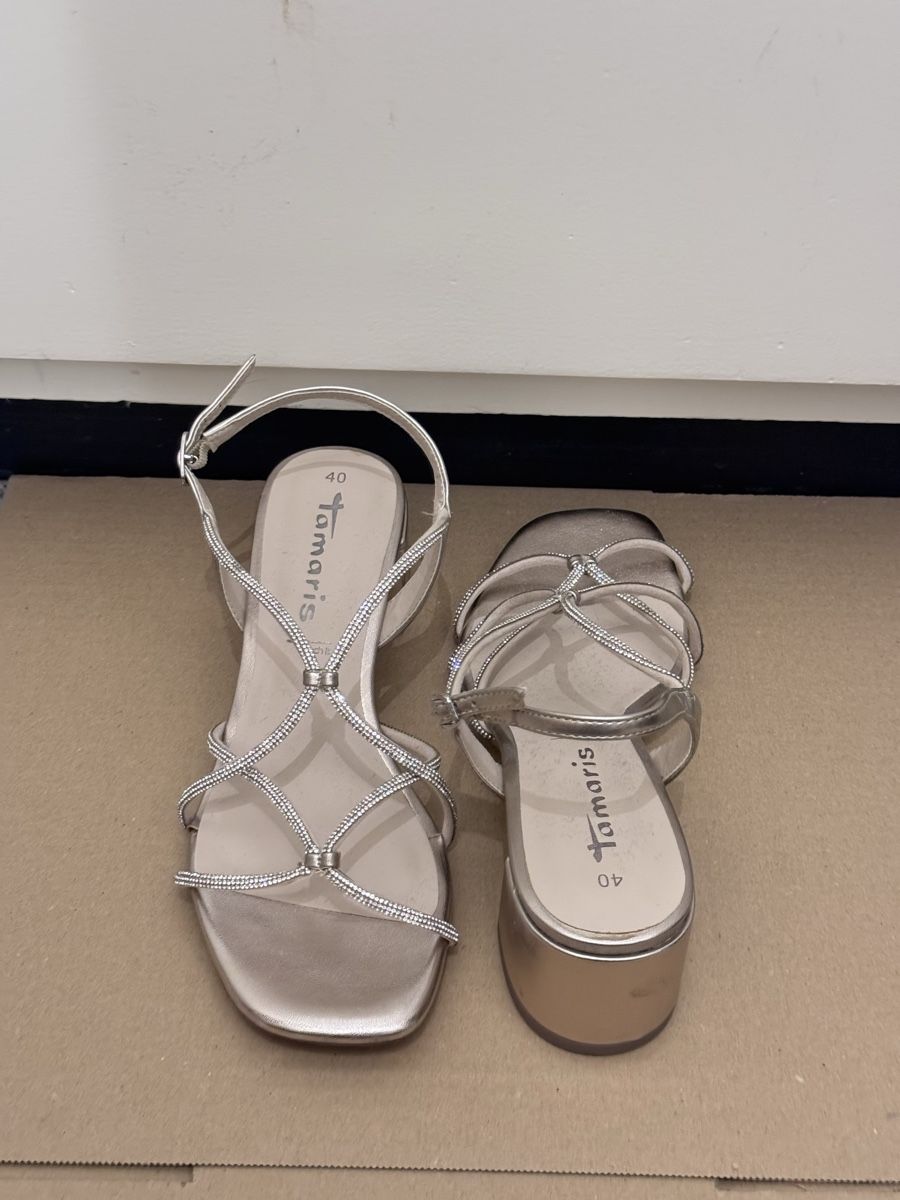 Tamaris Scarpe da donna: Tamaris Sandalen silber Grösse 40 – Usato da Basel venduto da ori_w7wq 2