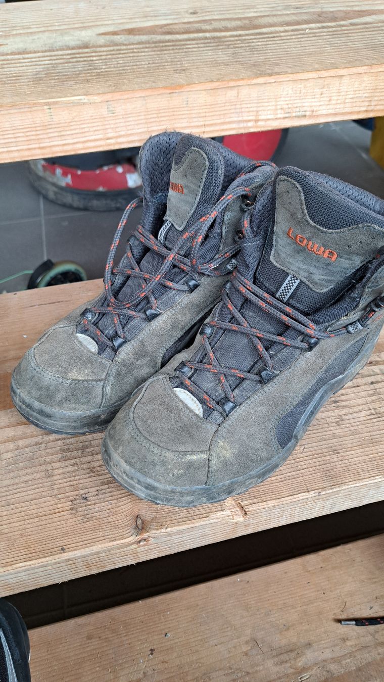 Lowa Scarpe per ragazzi: Wanderschuhe Lowa Grösse 37 – Usato da Sonnental venduto da Sindli