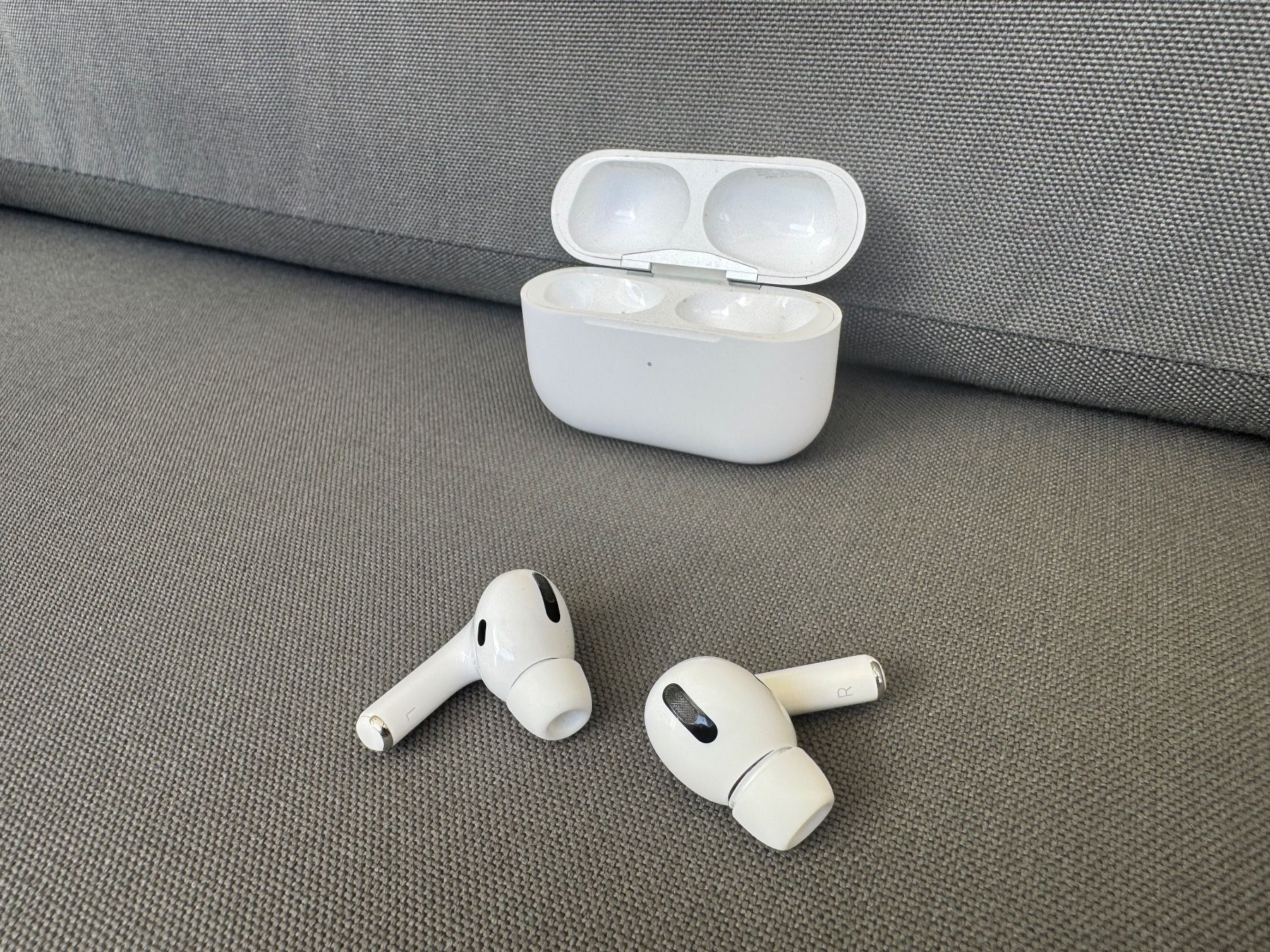 Apple Cuffie: Apple AirPods Pro – Usato da Lausanne venduto da Denis- 4