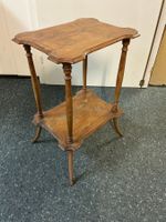 Beistelltischchen mit Pflanzenmotiven