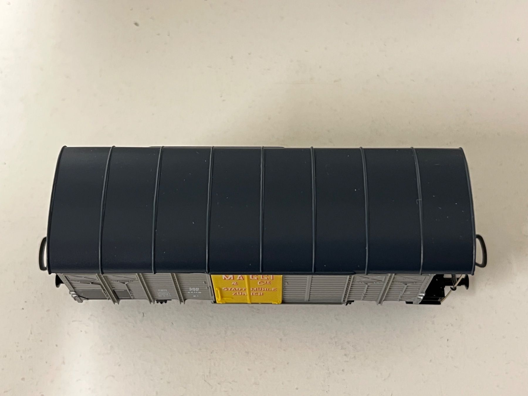 Piko Modellini di ferrovie: PIKO gedeckter Güterwagen „MAGGI" H0 DC – Nuovo e nell'imballaggio originale da Geroldswil venduto da TopTrain54 4