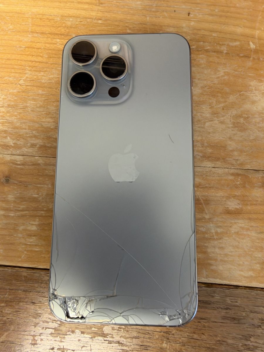 Apple Handys / Smartphones: I Phone 15 Pro Max – Defekt aus Bremgarten AG von ssc_v5pn 1