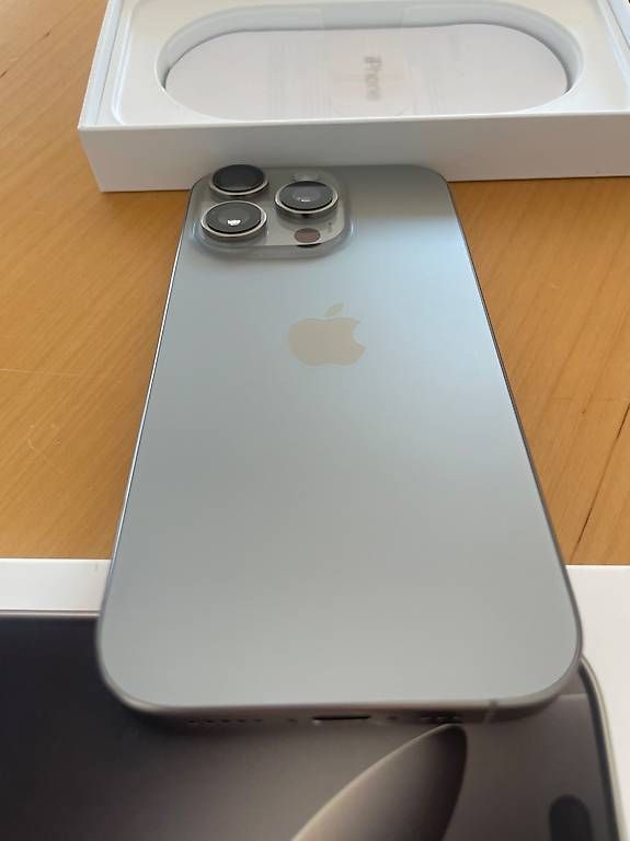 Portables: TOP iPhone 16 Pro 256GB Natural titanium Silber  – D'occasion à Stachen par maf_5cnd 3