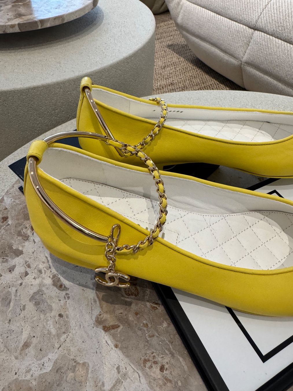Chanel Scarpe da donna: CHANEL BALLERINAS GELB – Usato da Schwyz venduto da bofb 2