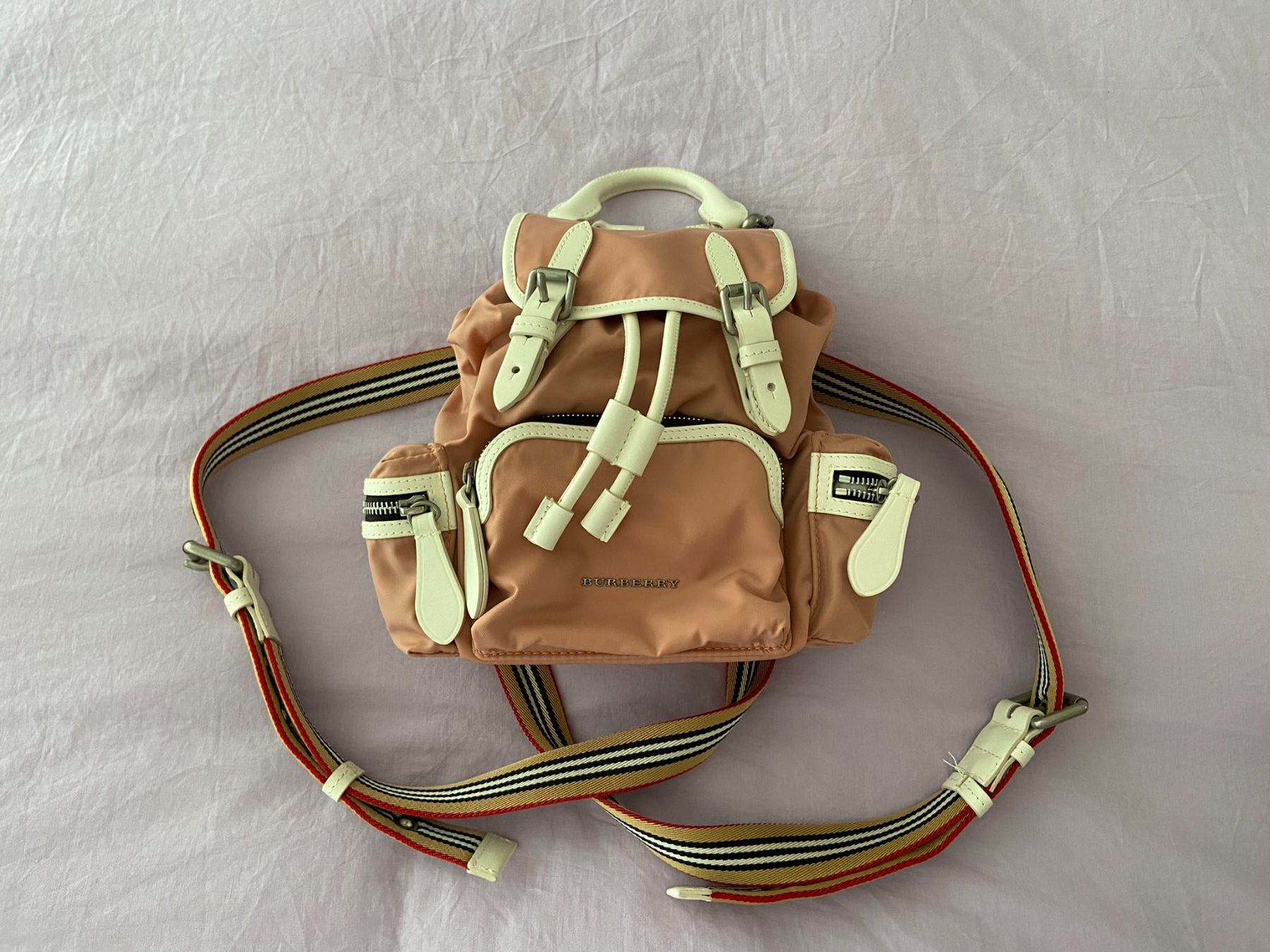 Burberry Zaini: Burberry Rucksack Pouder Pink – Nuovo (secondo la descrizione) da Othmarsingen venduto da Pandabaerchen 1