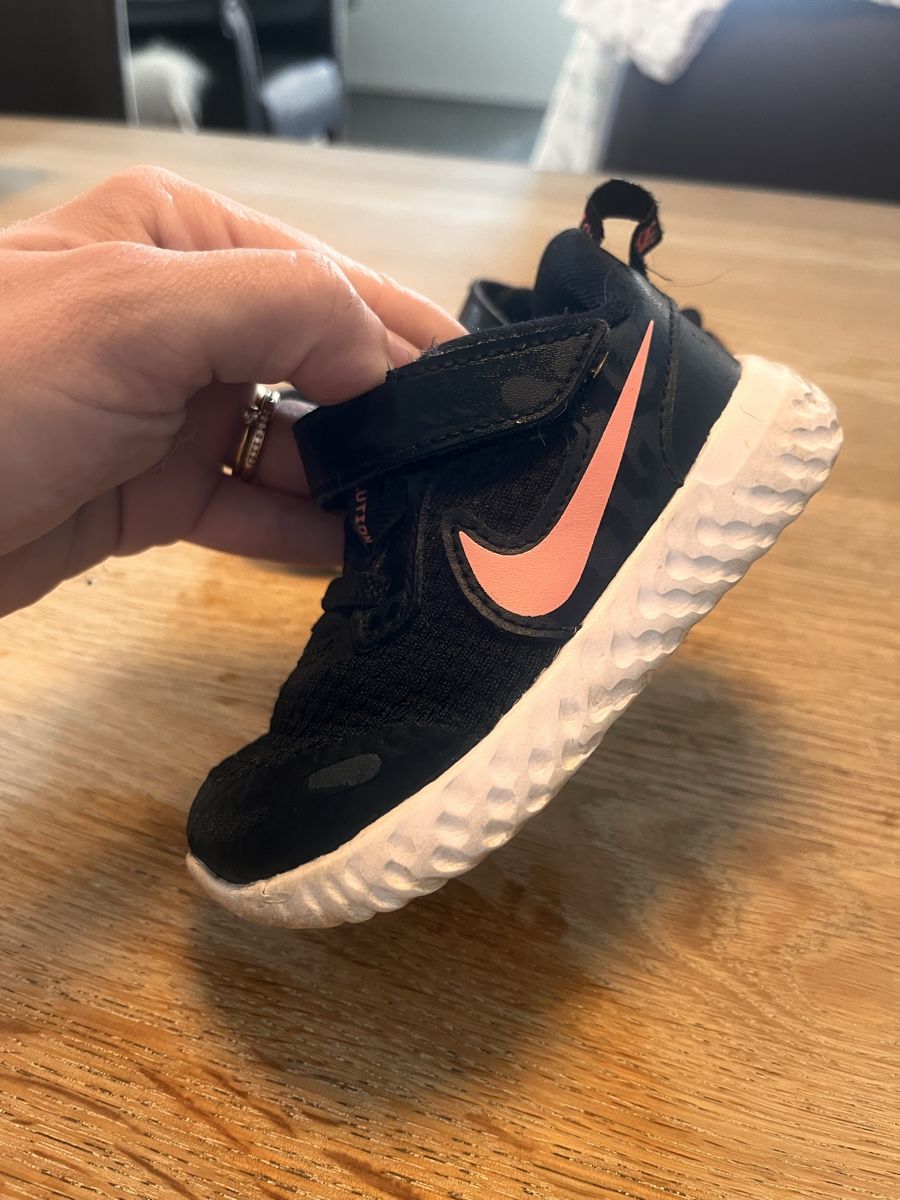 Nike Scarpe per ragazzi: Nike Schuhe Grösse 21 – Usato da Pfäffikon ZH venduto da Carmen_hcd 1