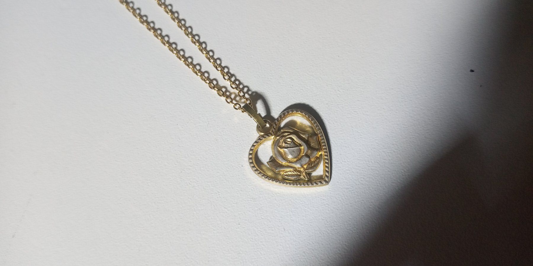 Ketten: Collier avec pendantif coeur plaqué or – Gebraucht aus Montreux von Art_et_antiquites