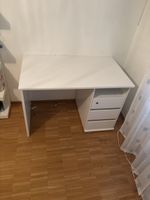 Schreibtisch