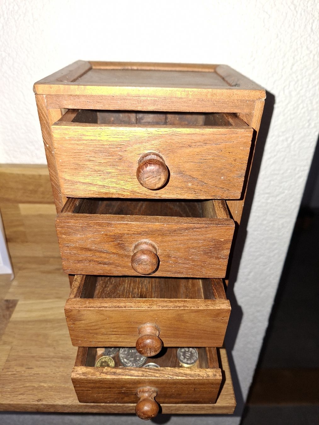 Altro per la casa: Süsse Mini-Kommode aus Holz mit 4 Schubladen – Usato da Bern venduto da rojdabern 1