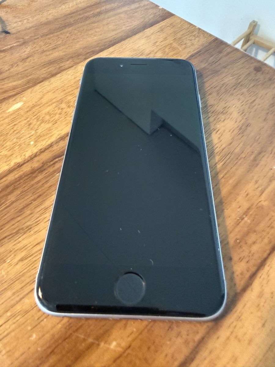 Apple Telefoni cellulari / Smartphones: iphone 6 – Usato da Luzern venduto da Heliconius
