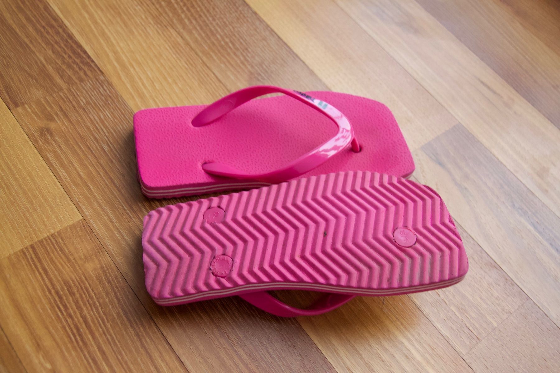 Schuhe für Mädchen: Modische Flip-Flops für Mädchen, Gr. 18 – Gebraucht aus Uetikon am See von Vil4523 5
